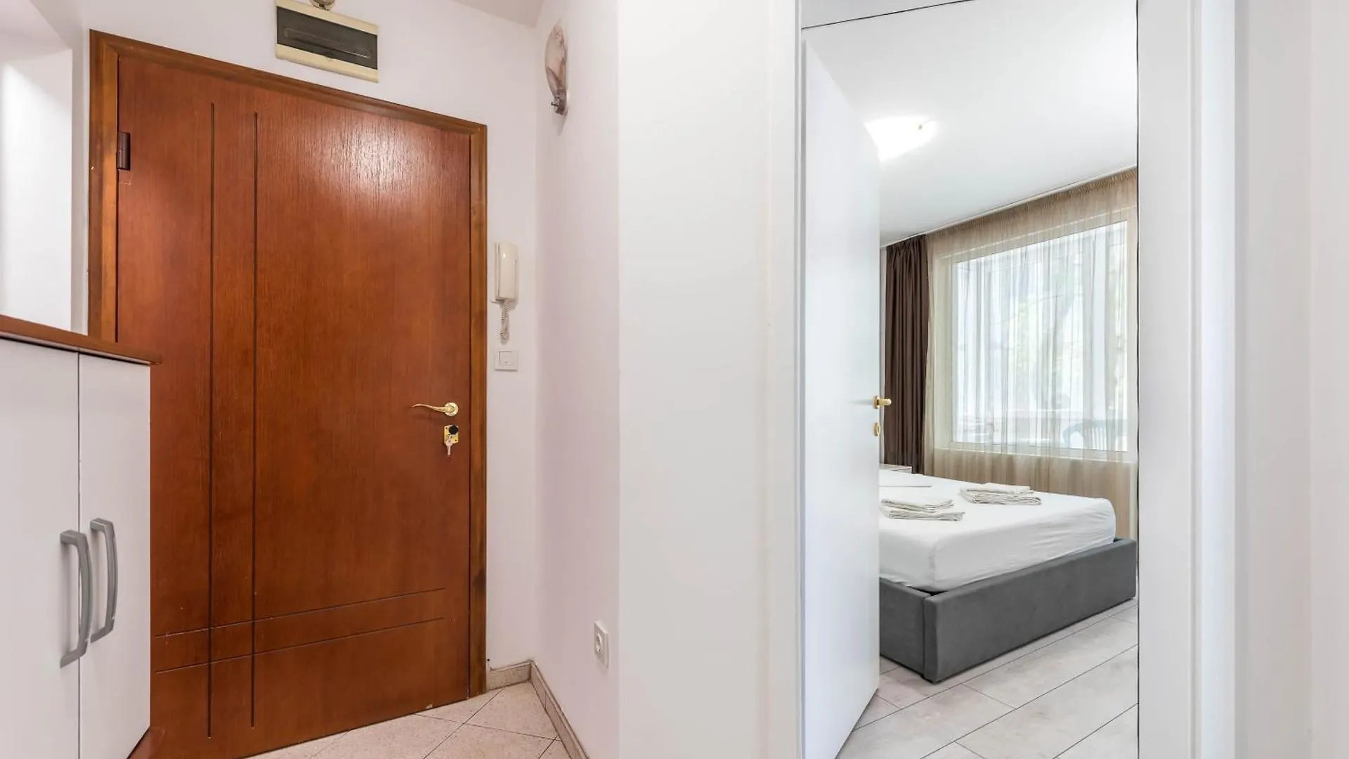 Varna Central Apartment & Studio