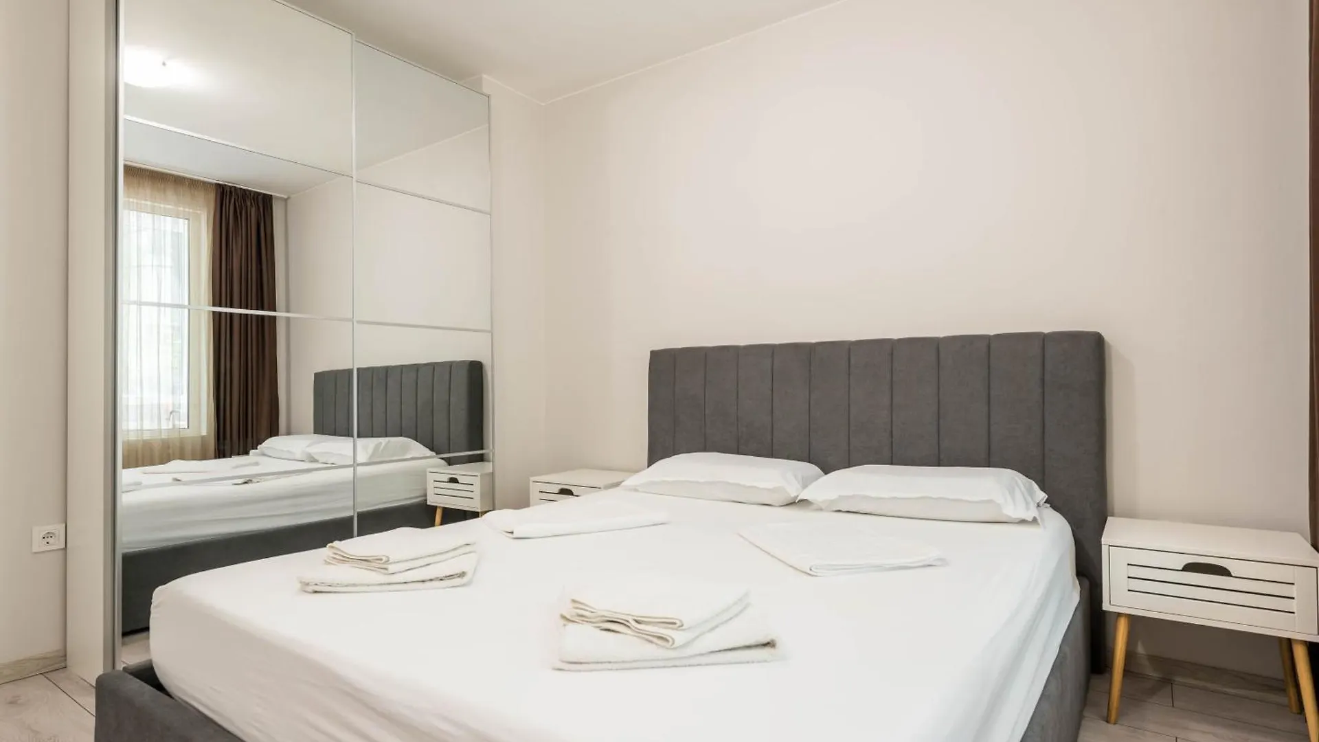 Varna Central Apartment & Studio