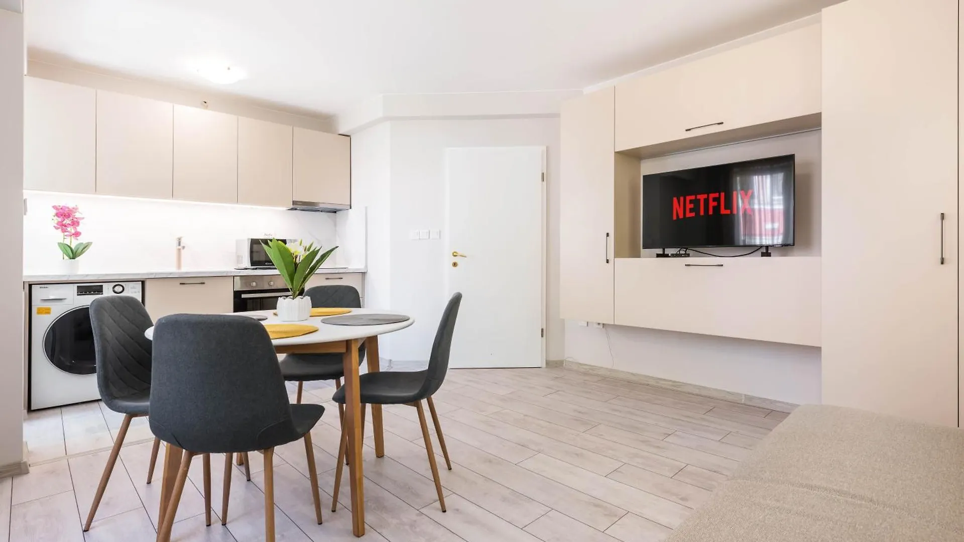 Varna Central Apartment & Studio