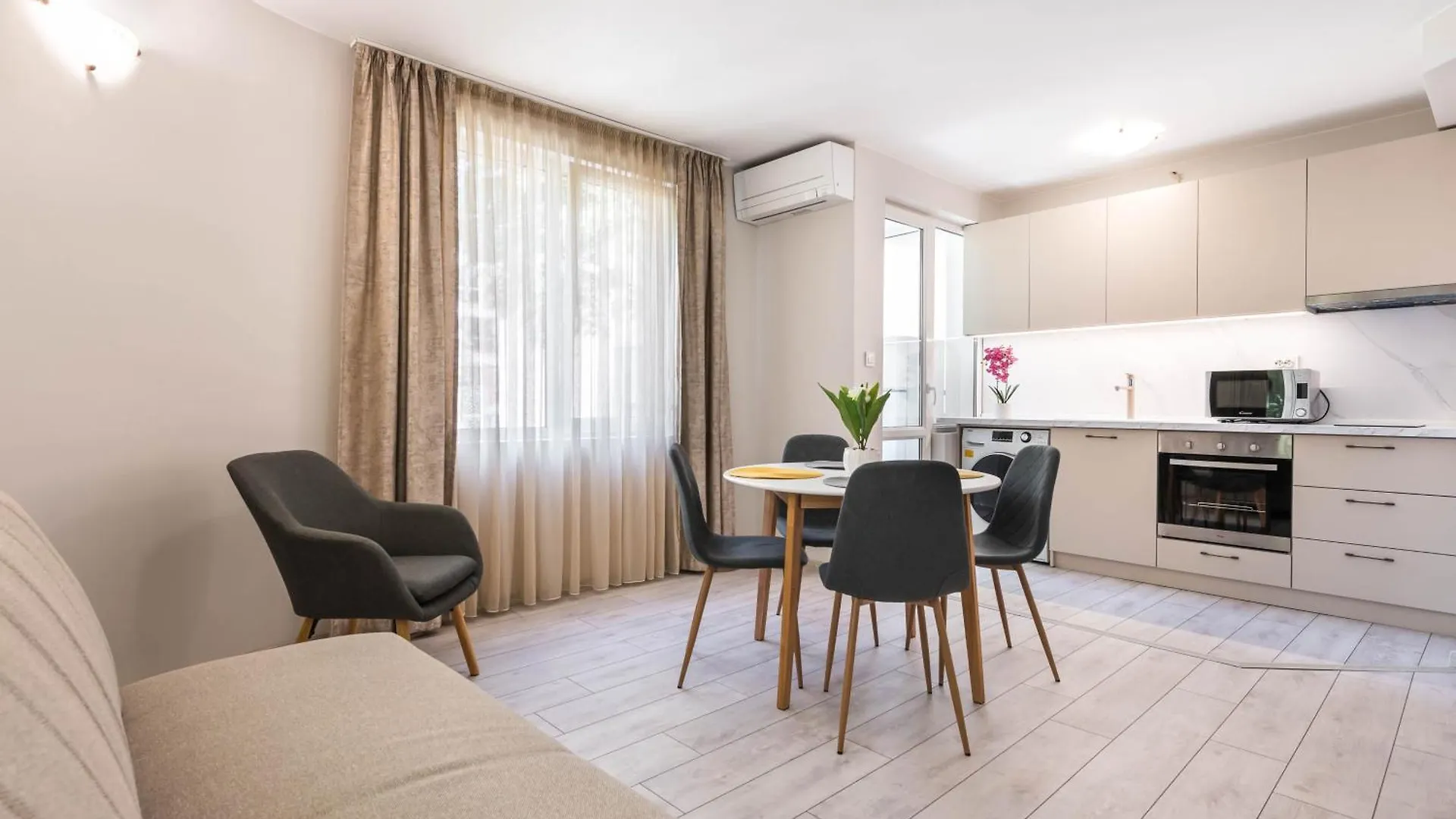 Varna Central Apartment & Studio