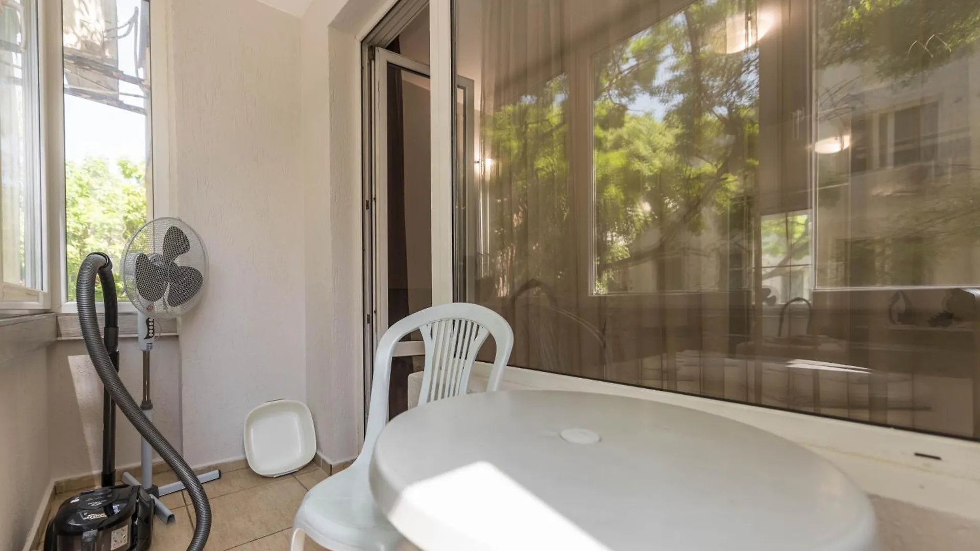 Varna Central Apartment & Studio