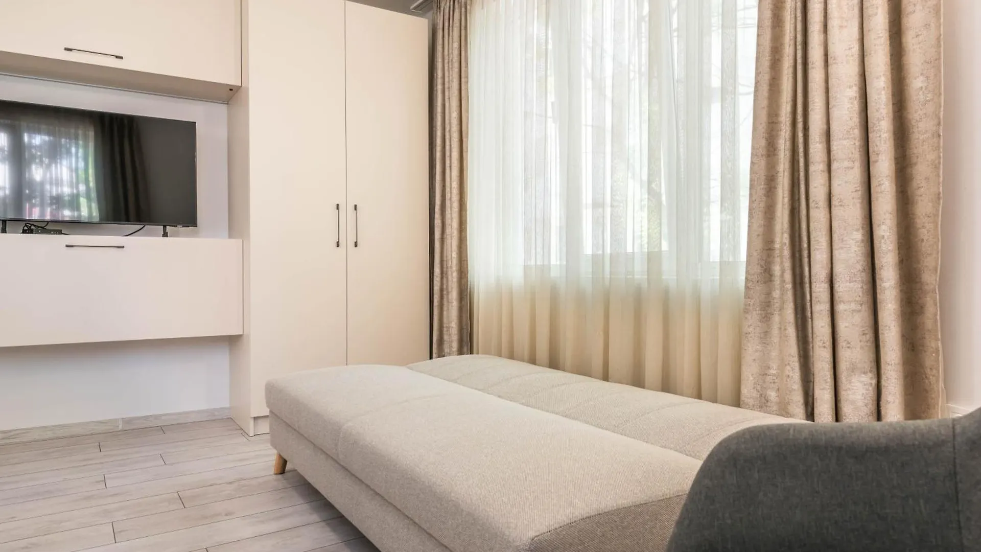 Varna Central Apartment & Studio