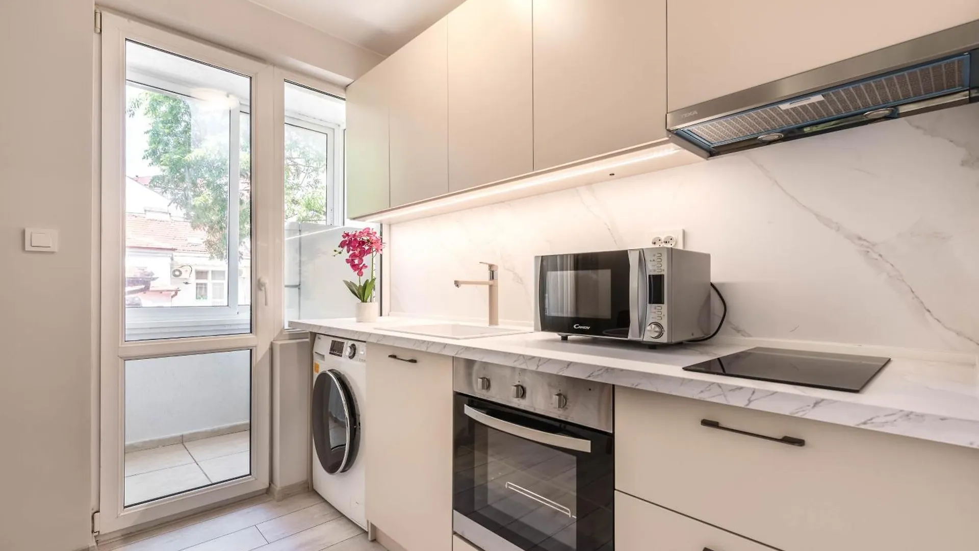 Varna Central Apartment & Studio